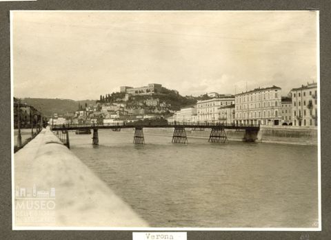 Ponte stradale sull'Adige a Verona