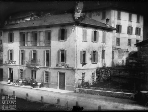 Piazza Brembana. Albergo Alpini
