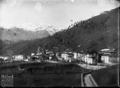Piazza Brembana. Veduta panoramina dalla strada provinciale