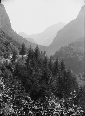 Roncobello, frazione Bordogna. Bivio di Bordogna