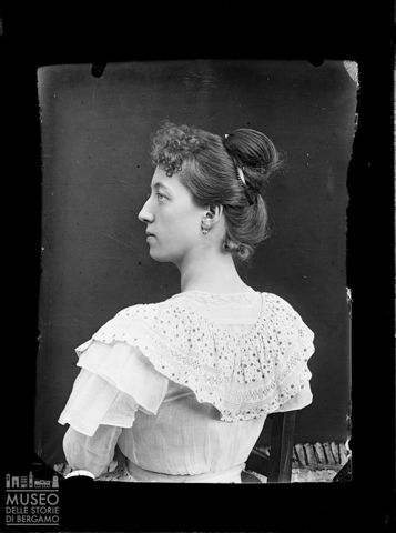 Val Brembana. Ritratto di giovane donna