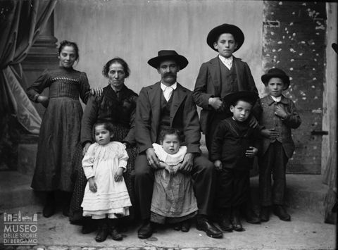 Piazza Brembana. Ritratto di famiglia