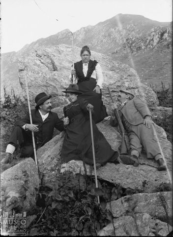 Val Brembana. Ritratto di un cacciatore e compagni