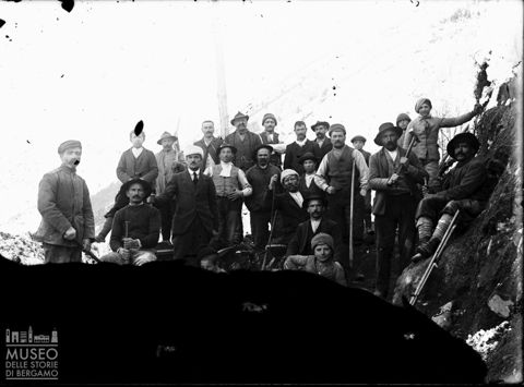 Alta Val Brembana. Squadra di operai
