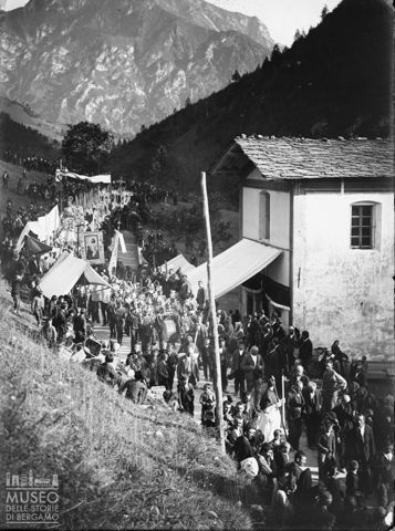 Olmo al Brembo, loc. Madonna dei Campelli. Processione della Madonna dei Campelli