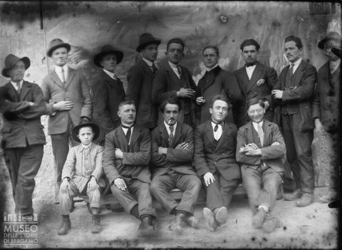 Val Brembana. Ritratto di gruppo di amici