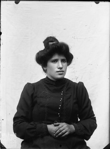 Val Brembana. Ritratto di giovane donna