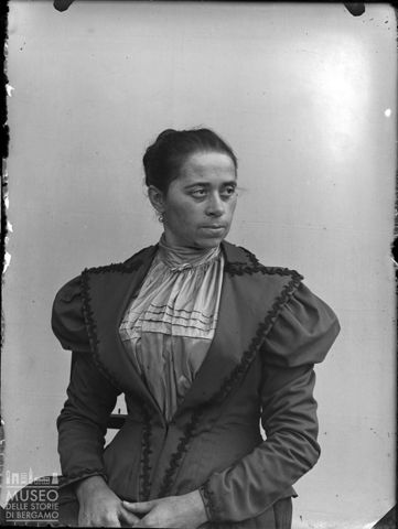 Val Brembana. Ritratto di giovane donna