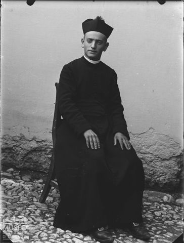 Val Brembana. Ritratto di prete seduto