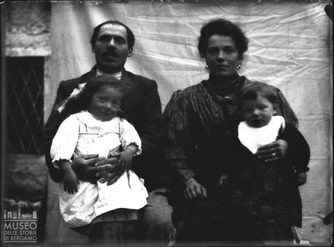 Val Brembana. Ritratto di un gruppo familiare