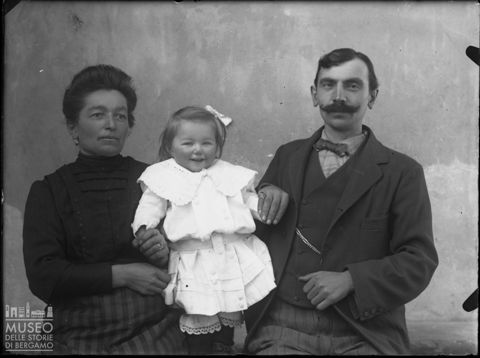 Piazza Brembana. Ritratto di un gruppo familiare