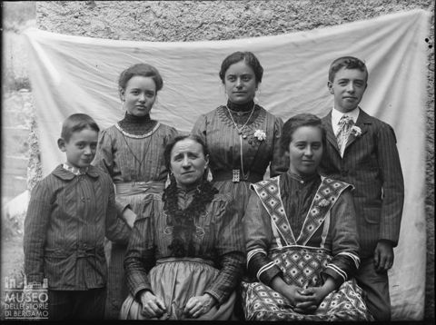 Val Brembana. Ritratto di un gruppo familiare