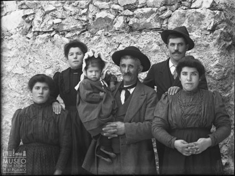 Val Brembana. Ritratto di un gruppo familiare