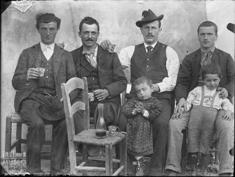Val Brembana. Ritratto di gruppo familiare