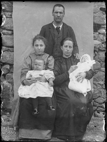 Val Brembana. Ritratto di un gruppo familiare