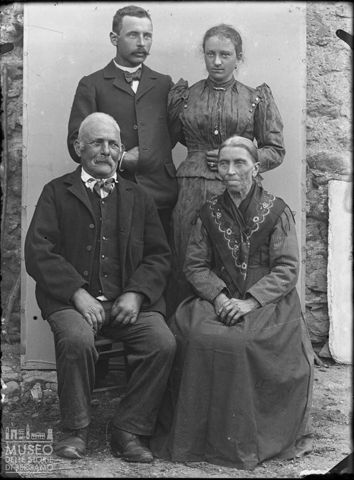 Val Brembana. Ritratto di un gruppo familiare