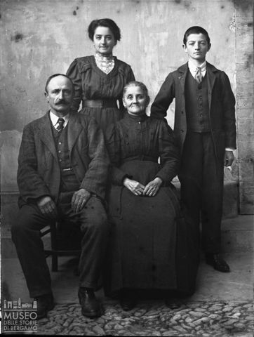 Piazza Brembana. Ritratto di famiglia