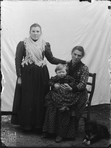 Val Brembana. Ritratto di un gruppo familiare