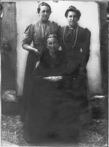 Val Brembana. Ritratto di un gruppo familiare