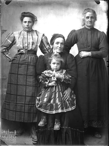 Piazza Brembana. Ritratto di famiglia