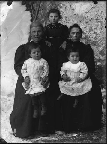 Val Brembana. Ritratto di un gruppo familiare