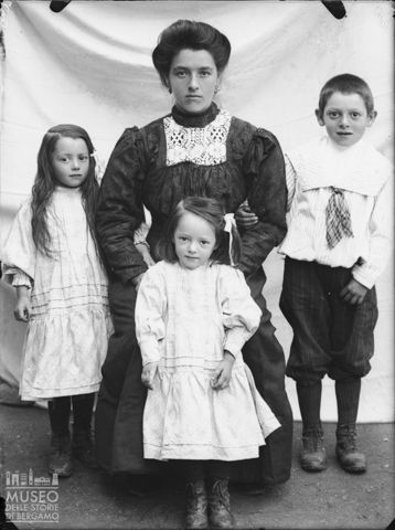 Val Brembana. Ritratto di un gruppo familiare