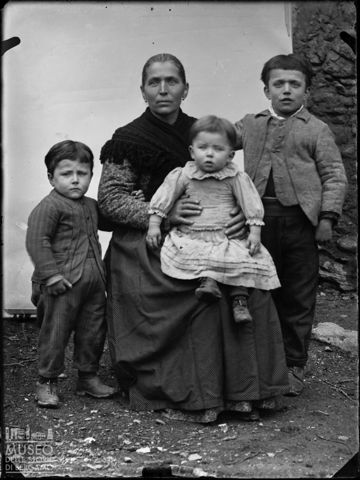 Val Brembana. Ritratto di un gruppo familiare