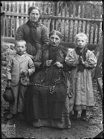 Val Brembana. Ritratto di un gruppo familiare