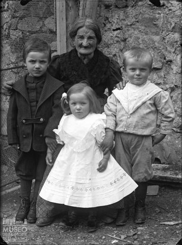 Val Brembana. Ritratto di un gruppo familiare