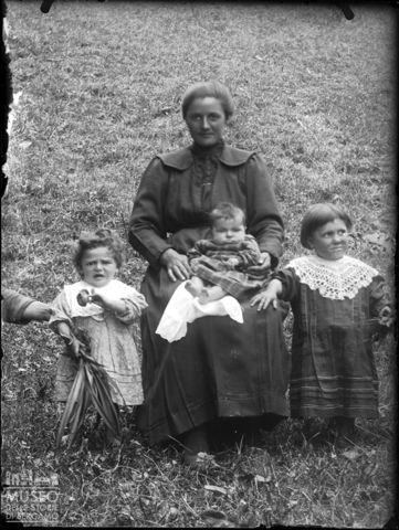 Val Brembana. Ritratto di un gruppo familiare