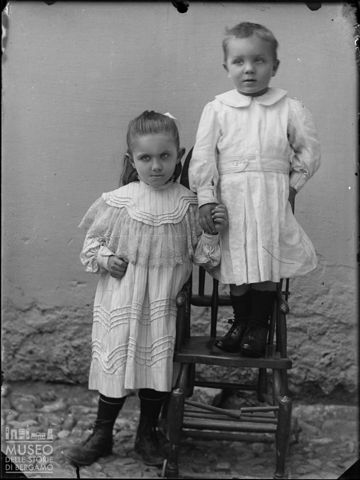 Val Brembana. Ritratto di due bambini