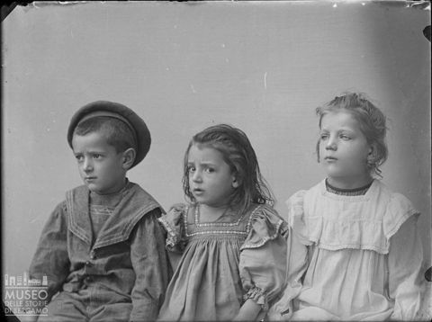 Val Brembana. Ritratto di tre bambini