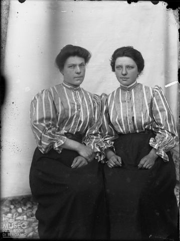 Val Brembana. Ritratto di due donne