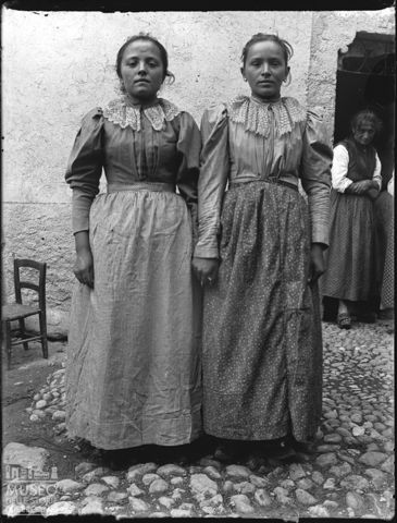 Val Brembana. Ritratto di due donne