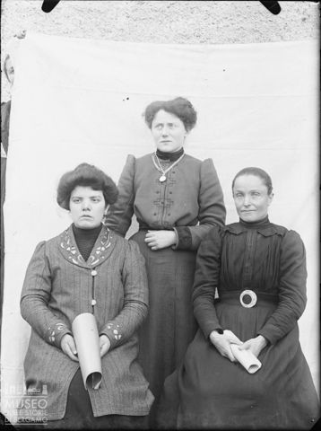 Val Brembana. Ritratto di tre donne