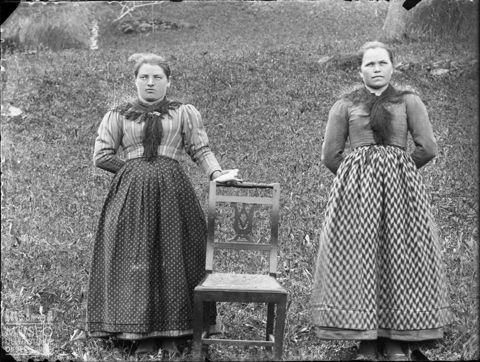 Val Brembana. Ritratto di due donne
