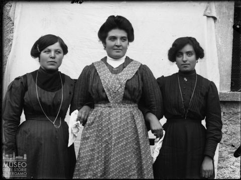 Val Brembana. Ritratto di tre donne