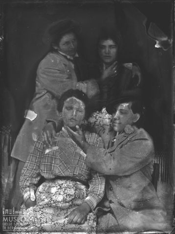 Val Brembana. Ritratto di due coppie di fidanzati (?)