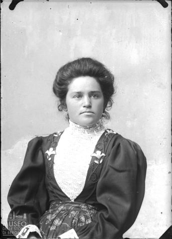 Piazza Brembana. Ritratto di donna