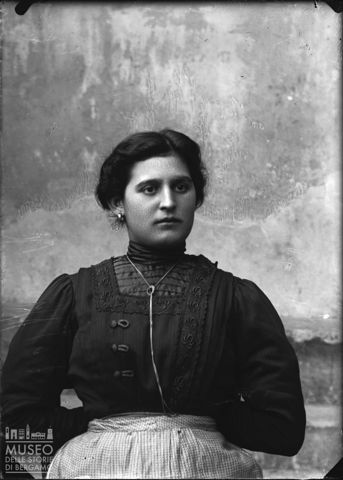 Piazza Brembana. Ritratto di donna