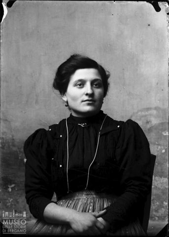 Piazza Brembana. Ritratto di donna