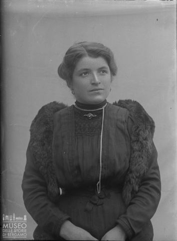 Piazza Brembana. Ritratto di donna