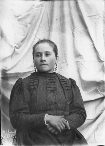Piazza Brembana. Ritratto di donna