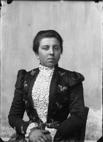 Piazza Brembana. Ritratto di donna