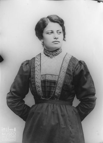Piazza Brembana. Ritratto di donna
