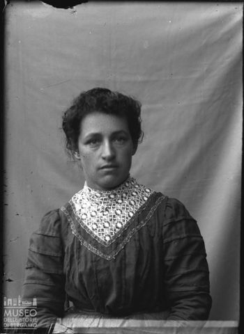 Val Brembana. Ritratto di donna