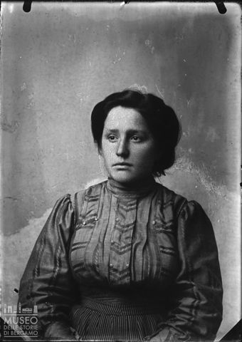 Piazza Brembana. Ritratto di donna
