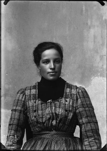 Piazza Brembana. Ritratto di donna