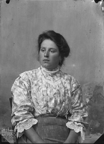 Piazza Brembana. Ritratto di donna