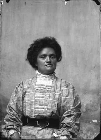 Piazza Brembana. Ritratto di donna